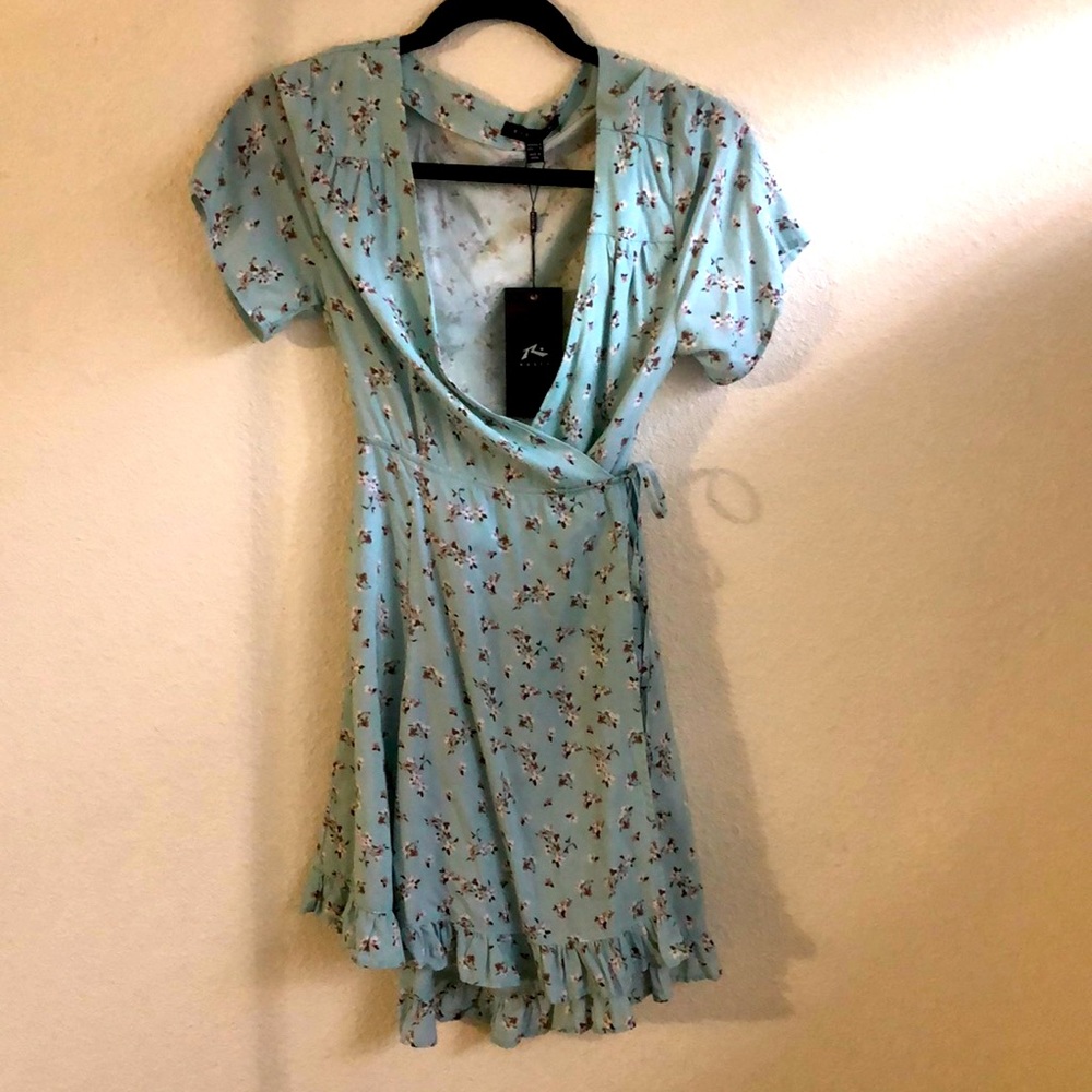 BNWT Blue floral wrap dress